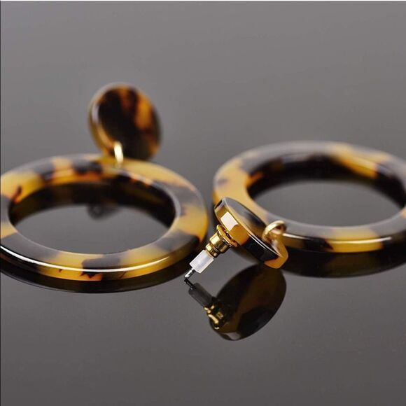✨ Acrylic Statement Tortoise Hoop Earrings✨ - Picture 6 of 8